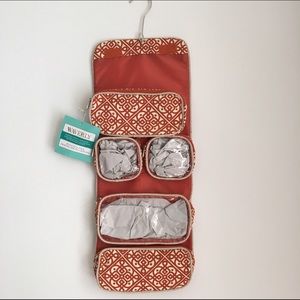 Hanging travel organizer