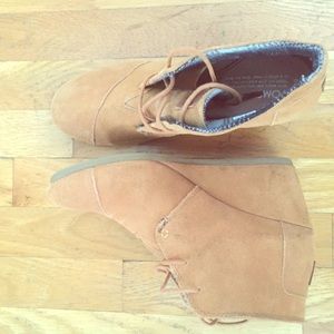 Toms wedge booties