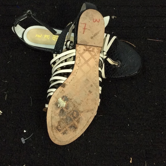 L.A.M.B. Like new size 8 sandals - Picture 2 of 2