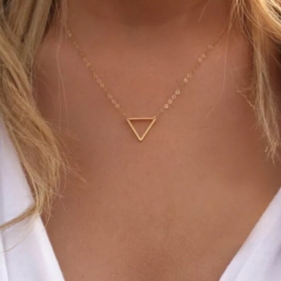 Delicate triangle necklace