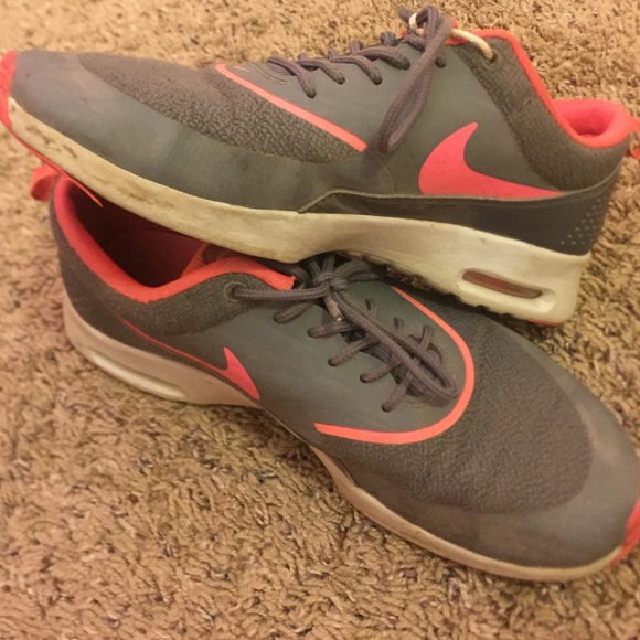 Nike Women's Gray Used Shoes!