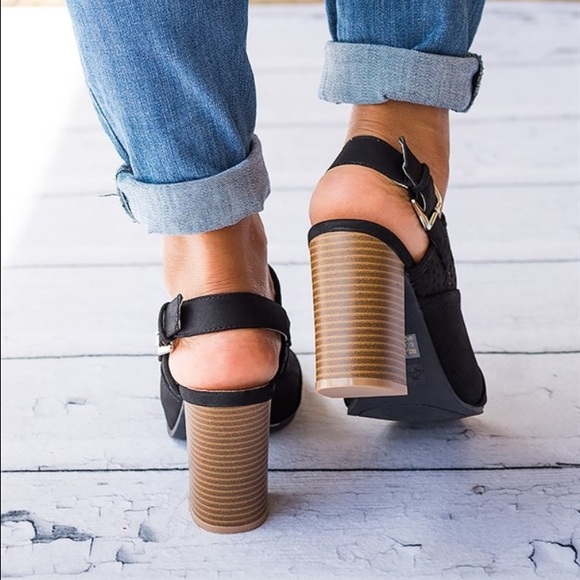 Cognac Chunky Heel Ankle Booties size 6 - Picture 4 of 4