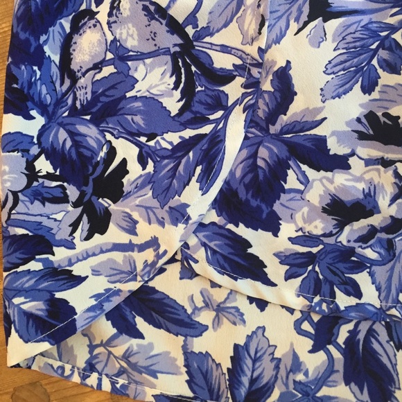 ASOS blue white floral tulip leg loose shorts - Picture 3 of 4