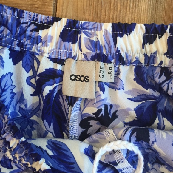ASOS blue white floral tulip leg loose shorts - Picture 4 of 4