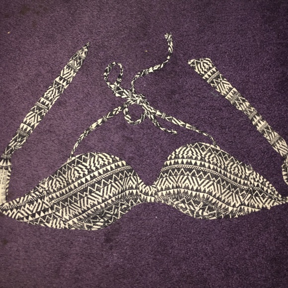 Bikini top size XS. can be strapless. PUSH UP - Picture 1 of 2