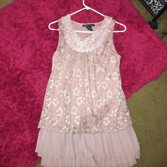 Slightly worn Pink lace tunic 😘