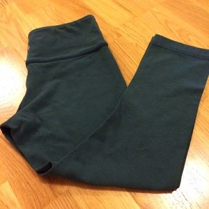 Lululemon base layer crops