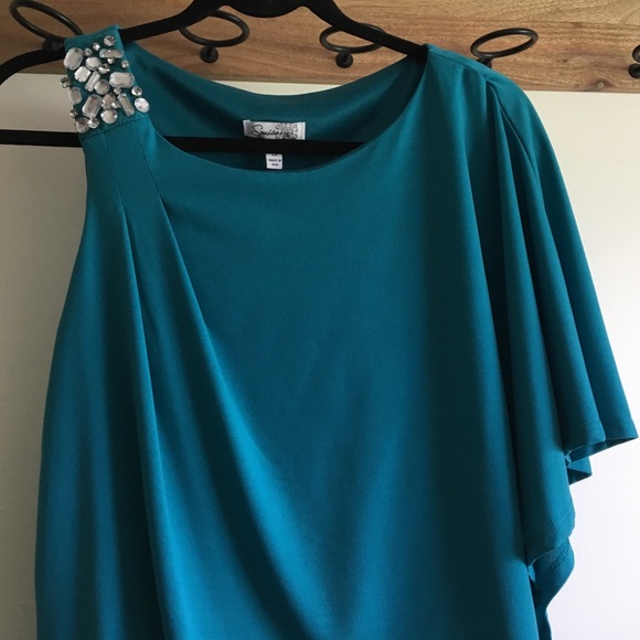 Dress - Picture 2 of 4