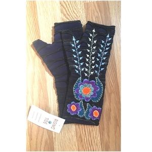 Rising tide hand made fingerless gloves