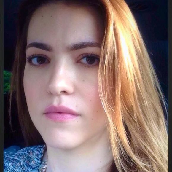 Meet your Posher, Cintia - Picture 1 of 1