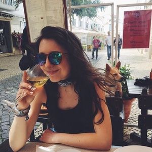 Meet your Posher, Emma