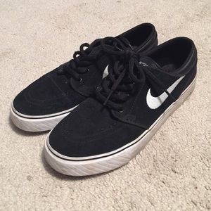 Black Nike SB Shoes