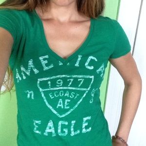 American Eagle v-neck Tee