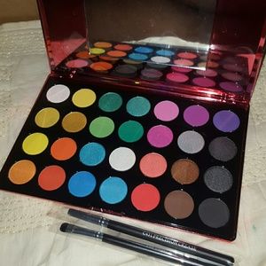 Brand New Limited Edition Fuego 28 Color Palette