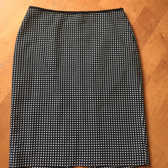 White House Black Market Skirt Size 6