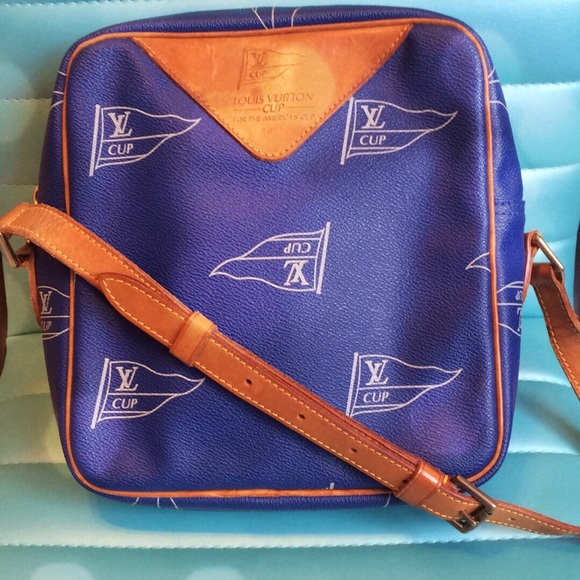 Louis Vuitton Handbags - Auth LV 1992 San Diego Cup Crossbody