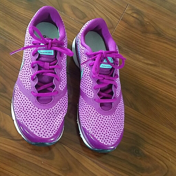 Nike Shoes - Nike TR