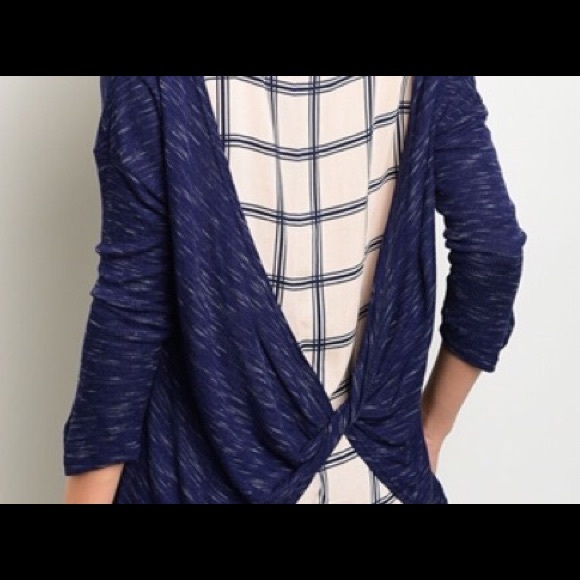 🆕Heathered Navy & Pale Peach Top - Picture 3 of 4