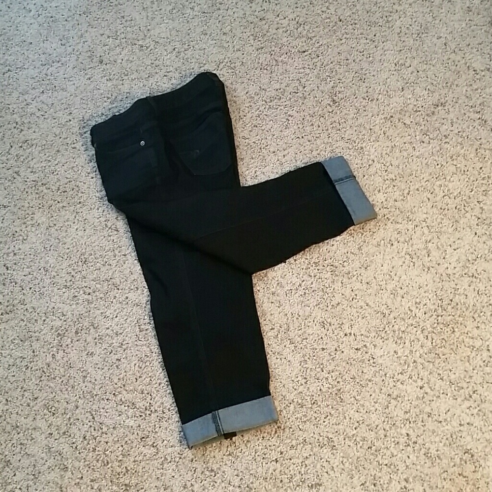 Sexy black skinny crops