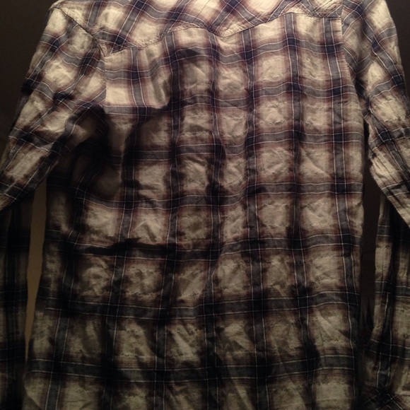 Button up - Picture 2 of 3