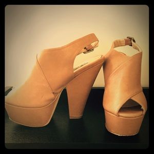 Steve Madden Galleria Tan Heels