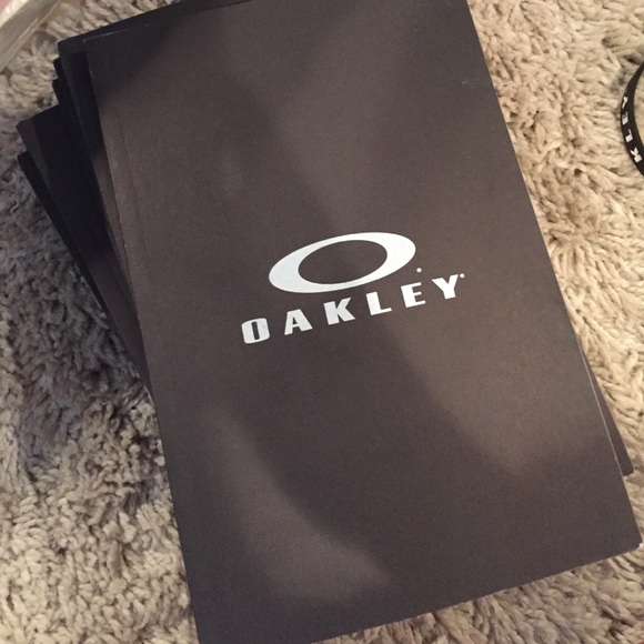 LAST 🚨 RARE 💎 2 - Oakley paperback notebook - Picture 1 of 2