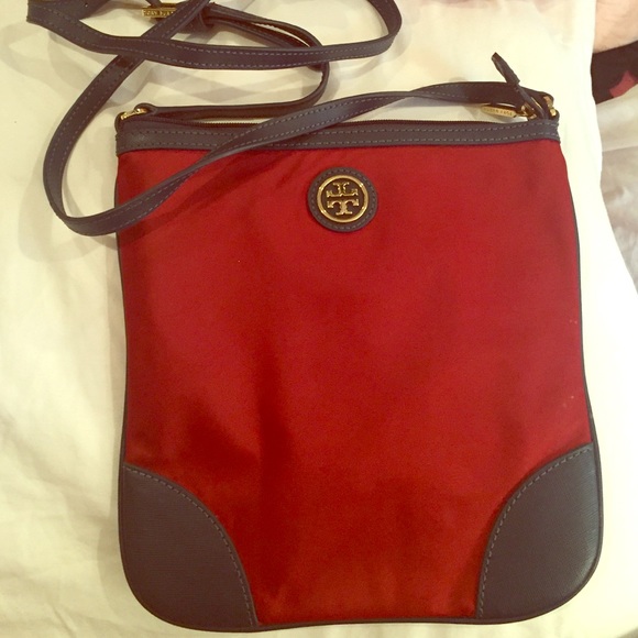 TORY BURCH, NAVY & RED CROSS-BODY