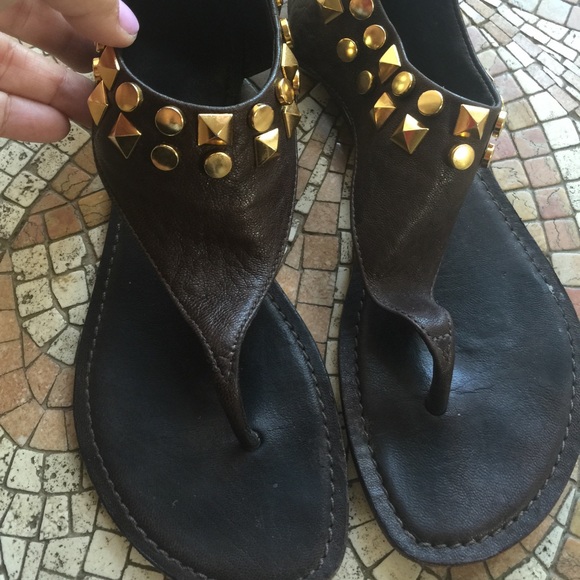 Tory Burch Thong Studded Brown Sandal Size 71/2.