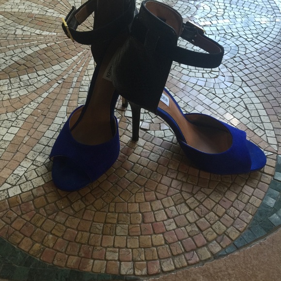 Steve Madden Peep Toe Heel Size 7 Blue suede/black