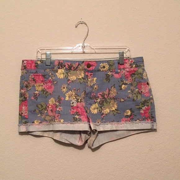 FLORAL SHORTS❤️