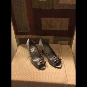 Gray heels