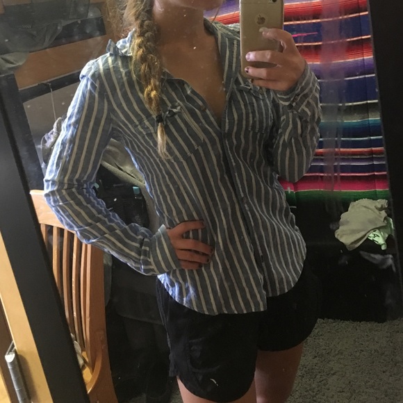 Button up - Picture 2 of 2