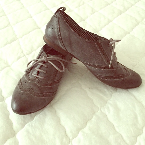 •River Island Gray Oxfords•