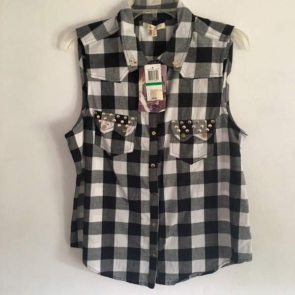 Plaid studded top 😌