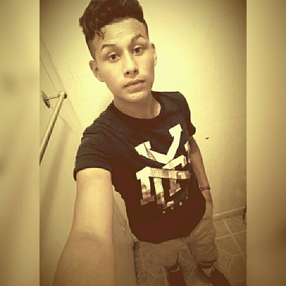 Meet your Posher, Anuar - Picture 1 of 1