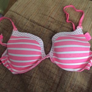 32D VS push up bra