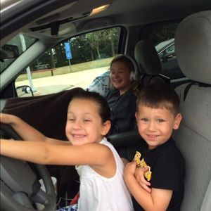 Meet your Posher, Leslie