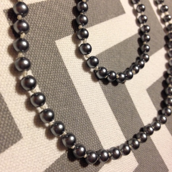 Faux pearl necklace & bracelet