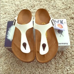 Birkenstock white sandals size 39 (8-8.5)