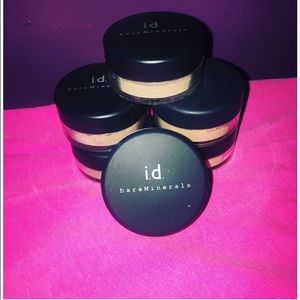 BRAND NEW bareMinerals powder foundation