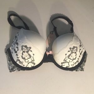 NWT Victoria's Secret Bra 32D