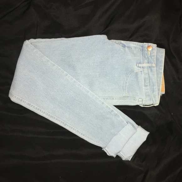 Light wash skinny jeans 👖