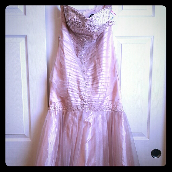 Beautiful formal dress - Picture 1 of 4