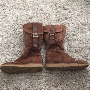 UGG cargo boots - dark brown/chestnut - size 8.5
