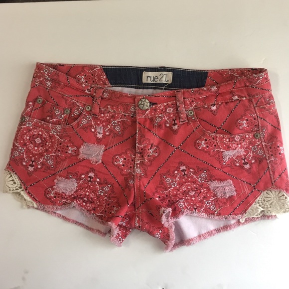 Rue21 red frayed shorts - Picture 1 of 4