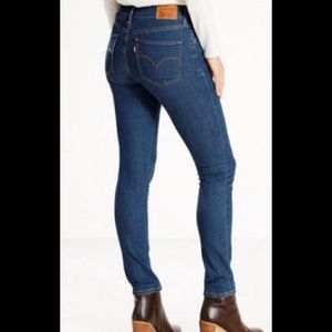 Levis 721 high rise in "bright moon"