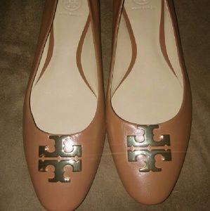 SOLD....Tory burch flats (eby:krmckw)