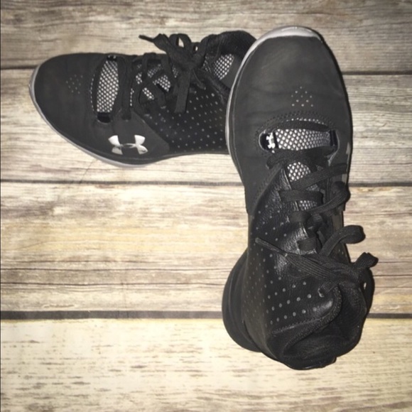 Boys UA shoes size 4