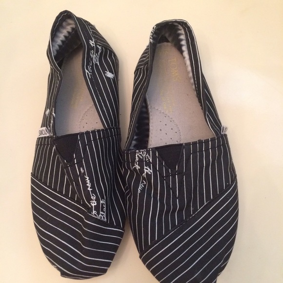 Toms "love is the new black" size 6 shoe