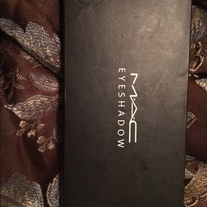 Mac eyeshadow kit